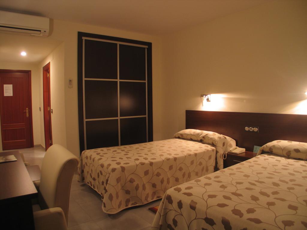 Hotel San Cristobal Coria Kamer foto