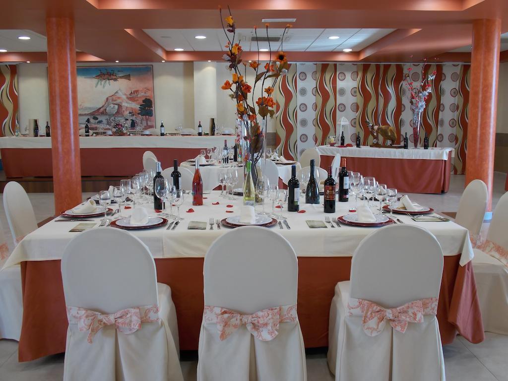 Hotel San Cristobal Coria Buitenkant foto