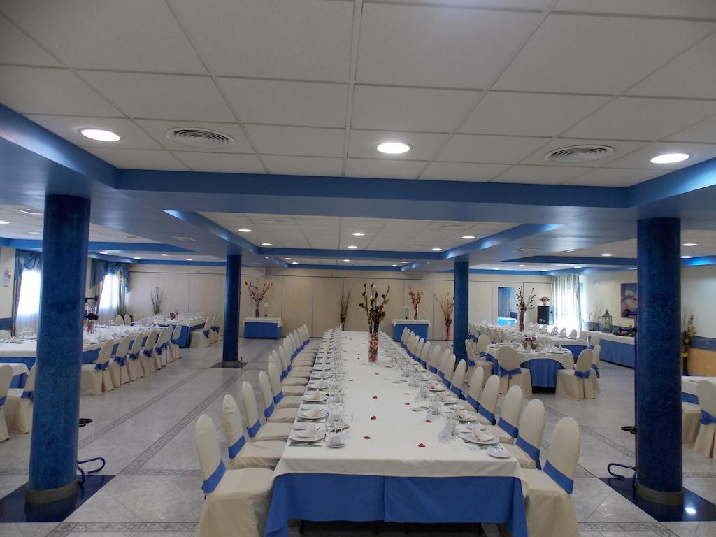 Hotel San Cristobal Coria Buitenkant foto