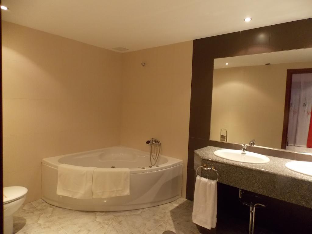 Hotel San Cristobal Coria Kamer foto